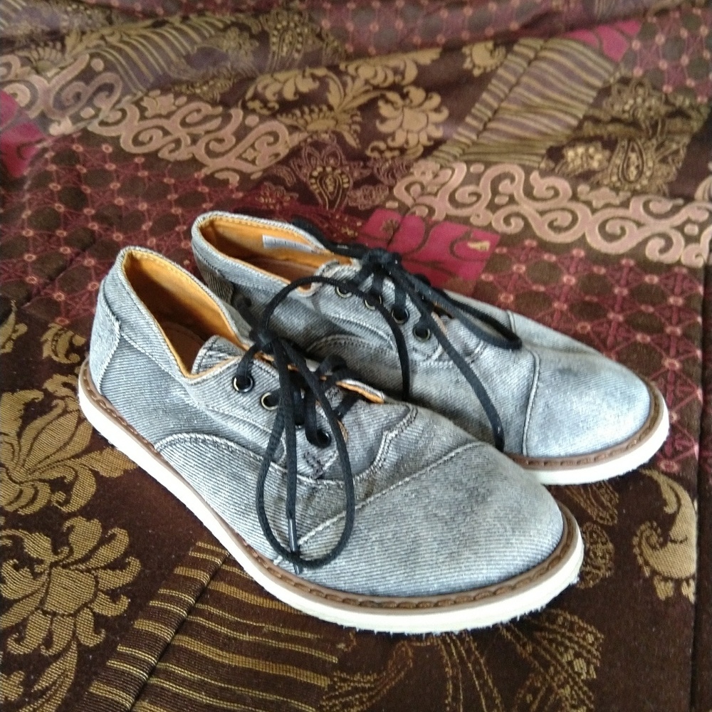 Toms